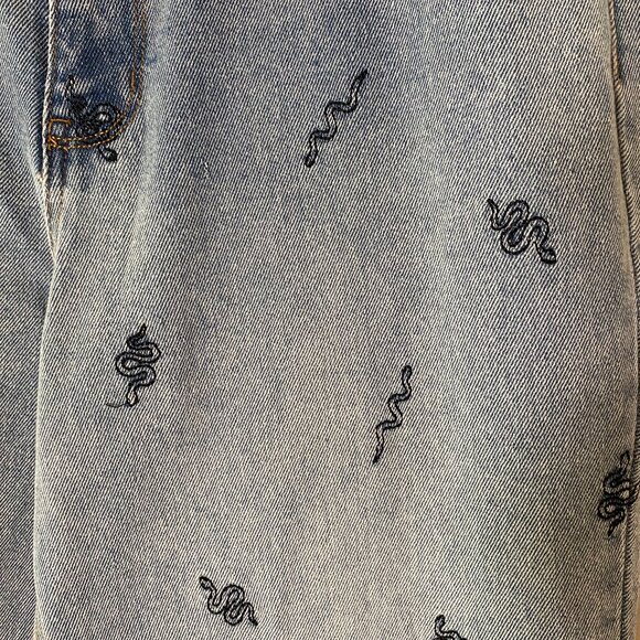 NWOT Tinseltown Snake Embroidered Mom Jeans - Picture 4 of 6
